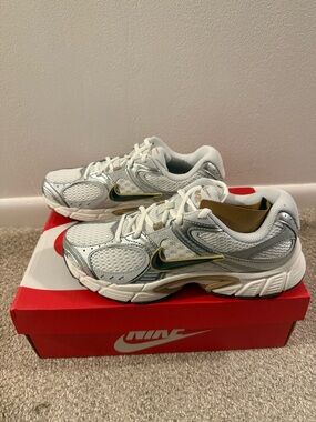 Nike White & Gold Athletic Running Shoes